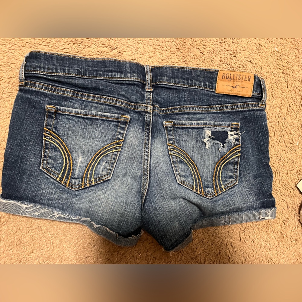 Hollister Women's Dark Blue Ripped Jeans - Picture 2 of 3